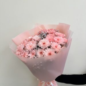 Букет комплимент из кустовых хризантем мини